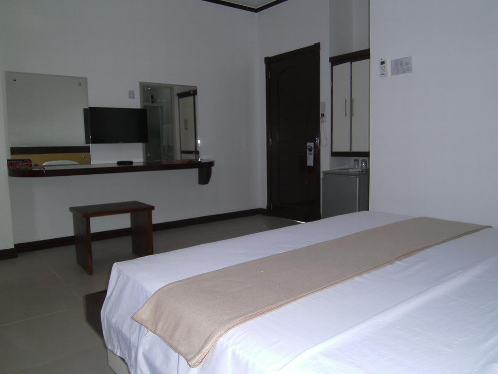 Seashore Beach Resort Puerto Galera Extérieur photo