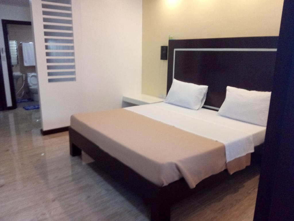 Seashore Beach Resort Puerto Galera Extérieur photo